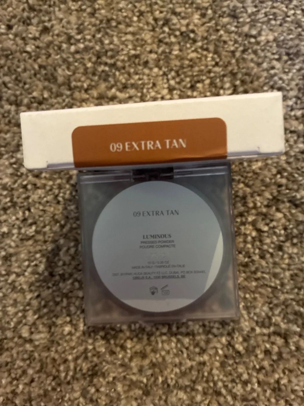 Huda Beauty Glowish Luminous Pressed Powder Extra Tan 09